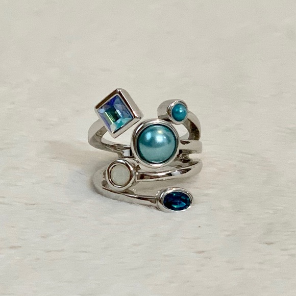 NEW LISTING! Lia Sophia Jeweled Ring! - Picture 7 of 8